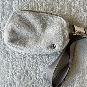 Lululemon Sherpa Everywhere Belt Bag